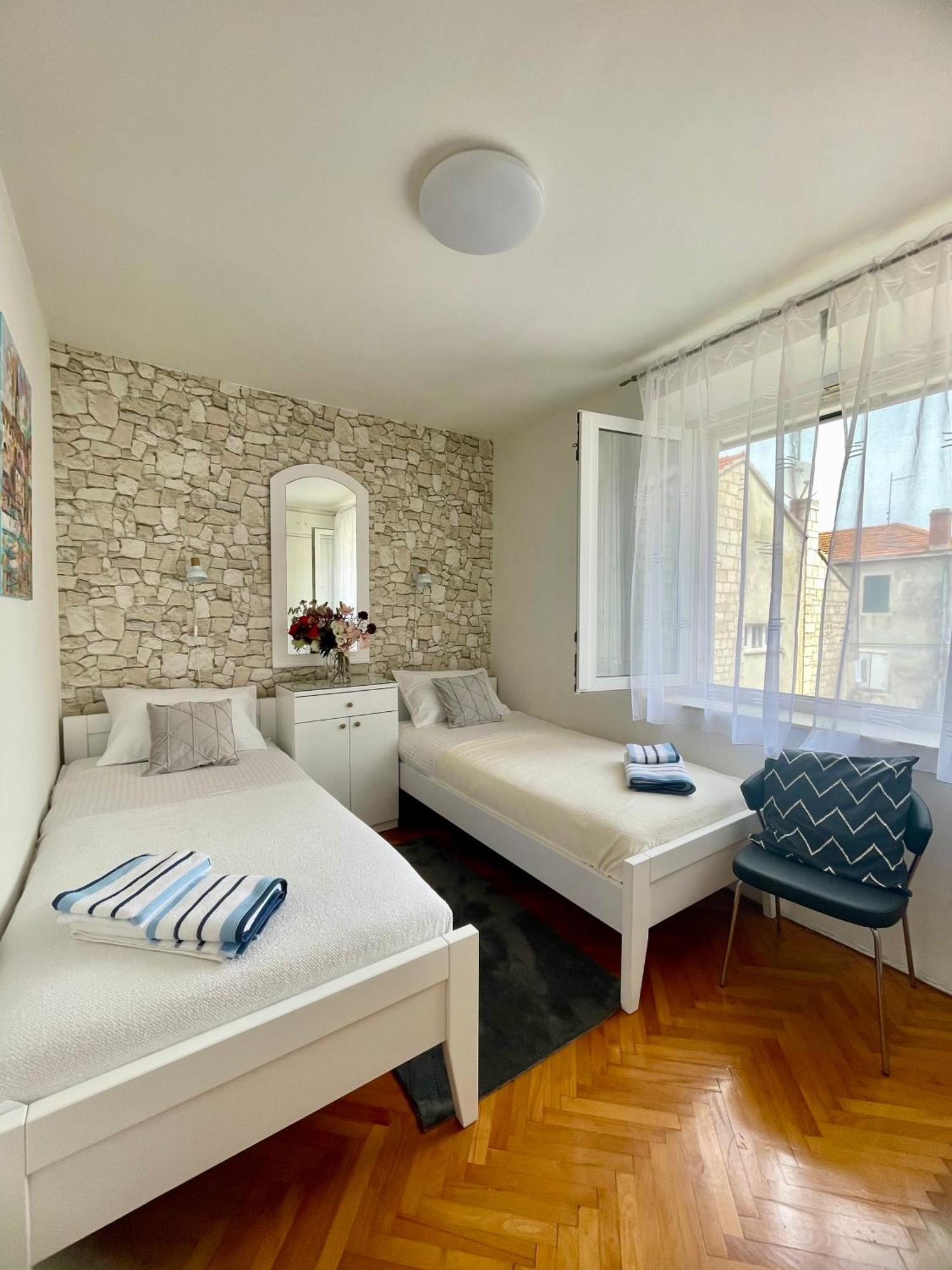 Dinka Old Town Apartment With Sea View Трогир Экстерьер фото