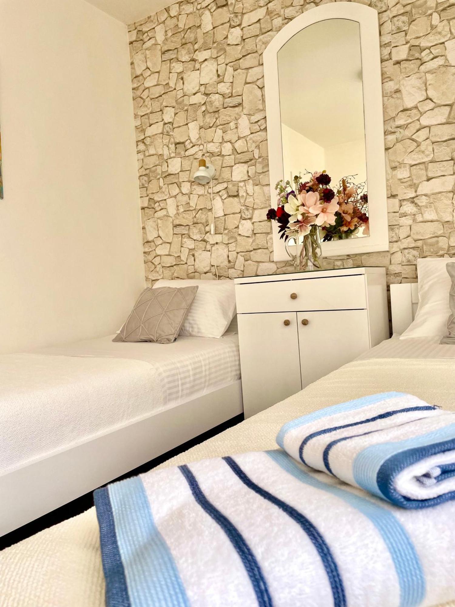 Dinka Old Town Apartment With Sea View Трогир Экстерьер фото